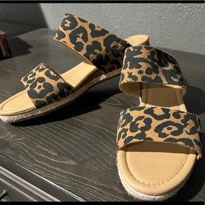 Lucky Brand Leopard Cheetah Slip Sandals Shoes(10)